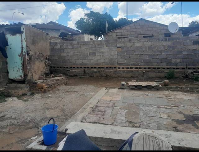2 BEDROOM HOUSE FOR SALE IN MOFOLO NORTH